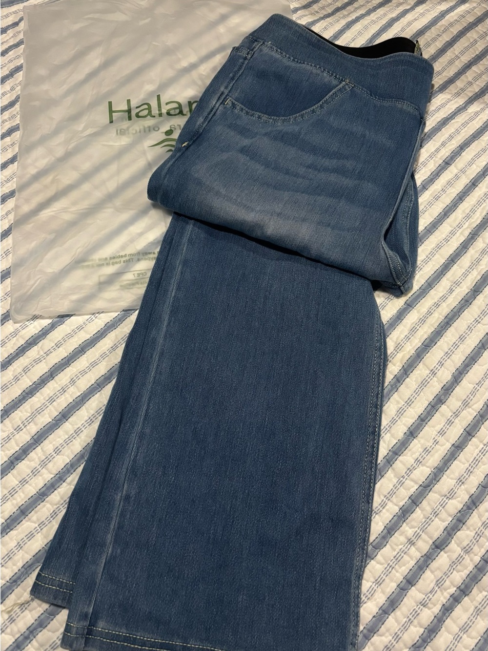 HALARA Women's Wide-Leg Denim Jeans in Medium Blue